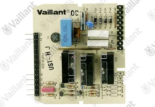 Leiterplatte von Vaillant für Luftüberwachung, bestückt mit verschiedenen Bauteilen wie Widerständen, Kondensatoren und Relais. Klare Darstellung elektronischer Komponenten.